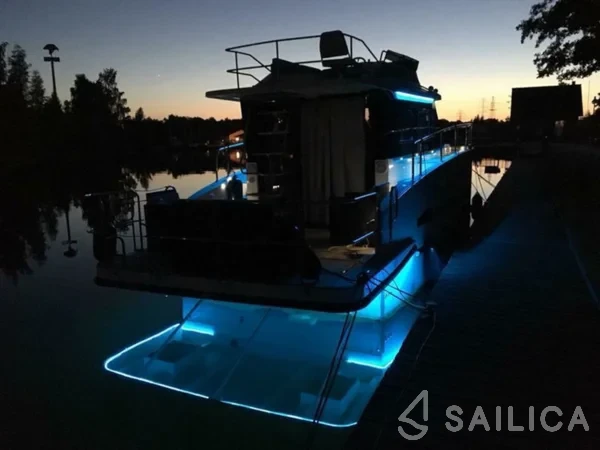 Futura 40 Grand Horizon - Yacht Charter Sailica