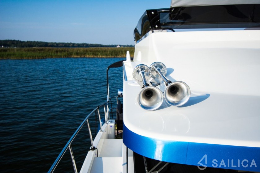 Futura 40 Grand Horizon - Yacht Charter Sailica