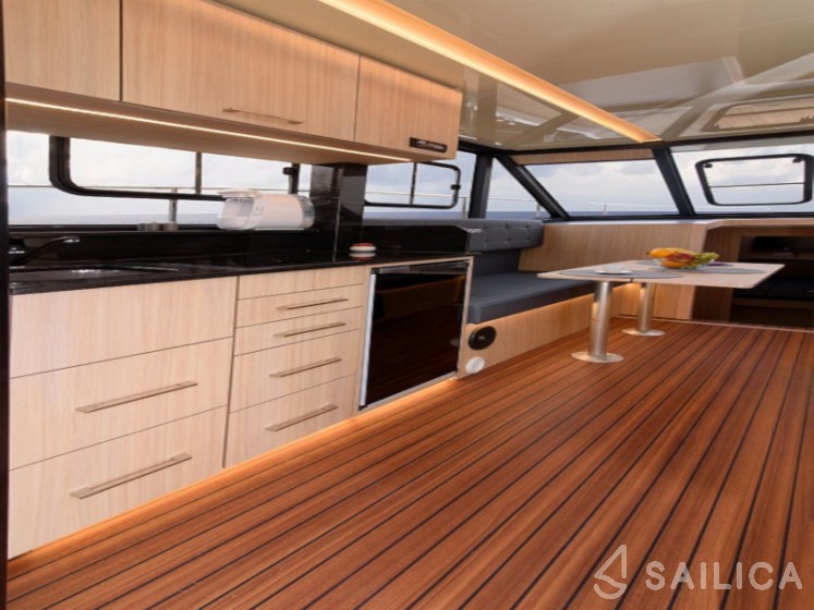 Futura 40 Grand Horizon - Yacht Charter Sailica