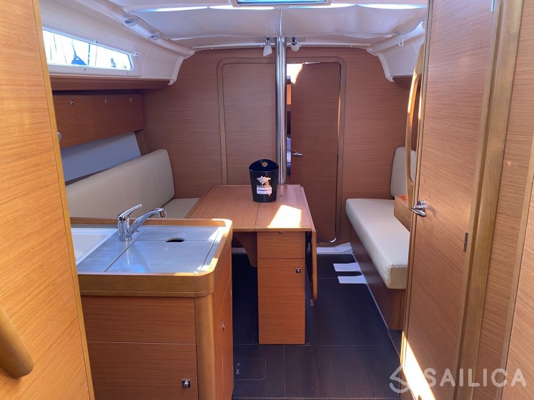 Dufour 360 GL - Yacht Charter Sailica