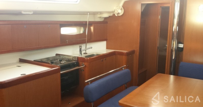 Oceanis 43 - Yacht Charter Sailica