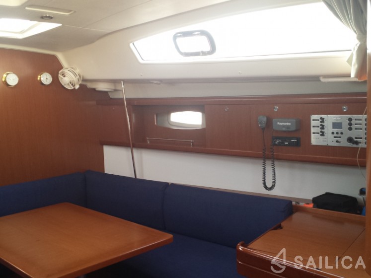 Oceanis 43 - Yacht Charter Sailica