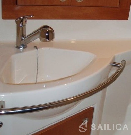 Oceanis 43 - Yacht Charter Sailica