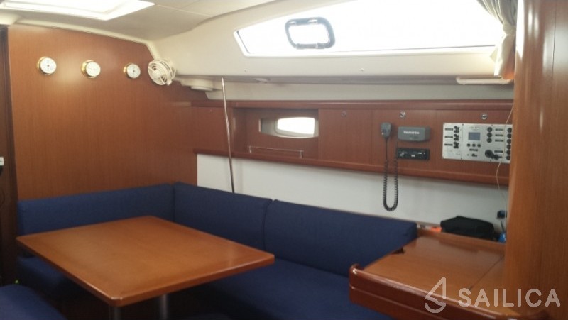 Oceanis 43 - Yacht Charter Sailica