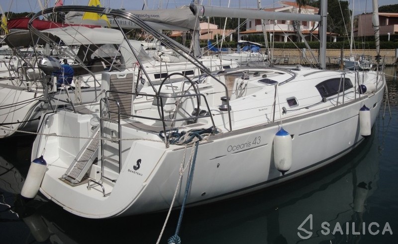 Oceanis 43 - Yacht Charter Sailica