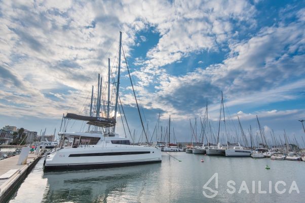 Bali 5.4. - Yacht Charter Sailica