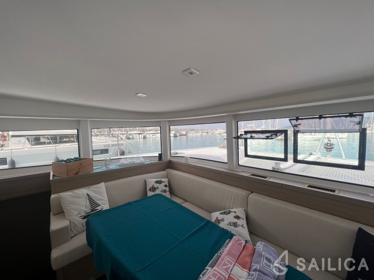 Lagoon 42 - Yacht Charter Sailica
