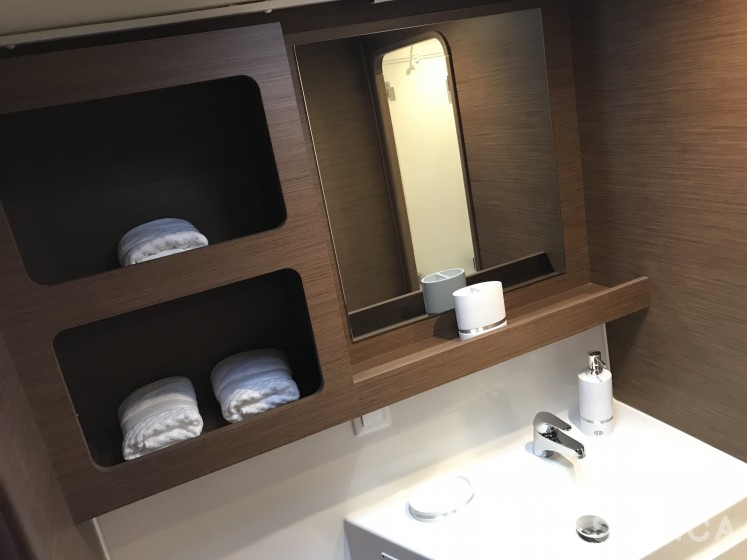Lagoon 42 - Yacht Charter Sailica