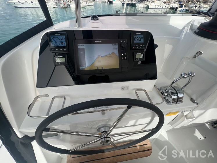 Lagoon 42 - Yacht Charter Sailica