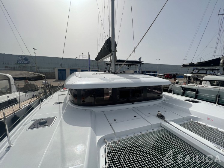 Lagoon 42 - Yacht Charter Sailica