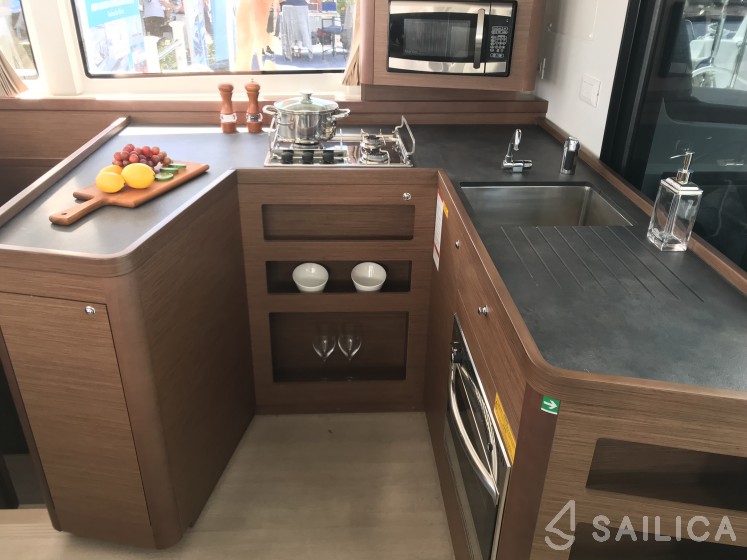 Lagoon 42 - Yacht Charter Sailica