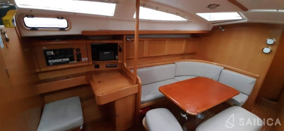Delphia 40 - Yacht Charter Sailica