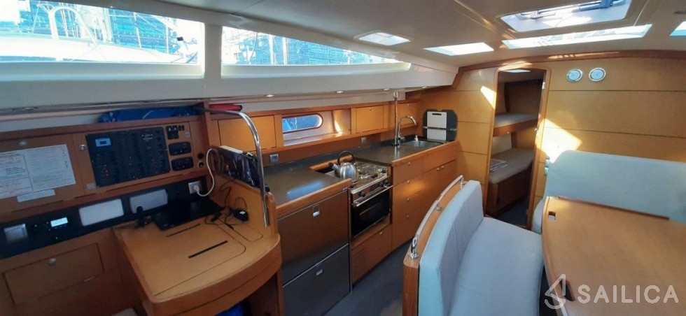 Delphia 47 - Yacht Charter Sailica