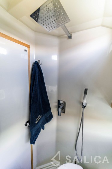 Delphia Escape 1150 - Yacht Charter Sailica