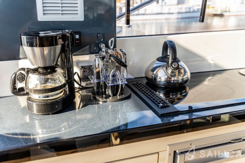Delphia Escape 1150 - Yacht Charter Sailica