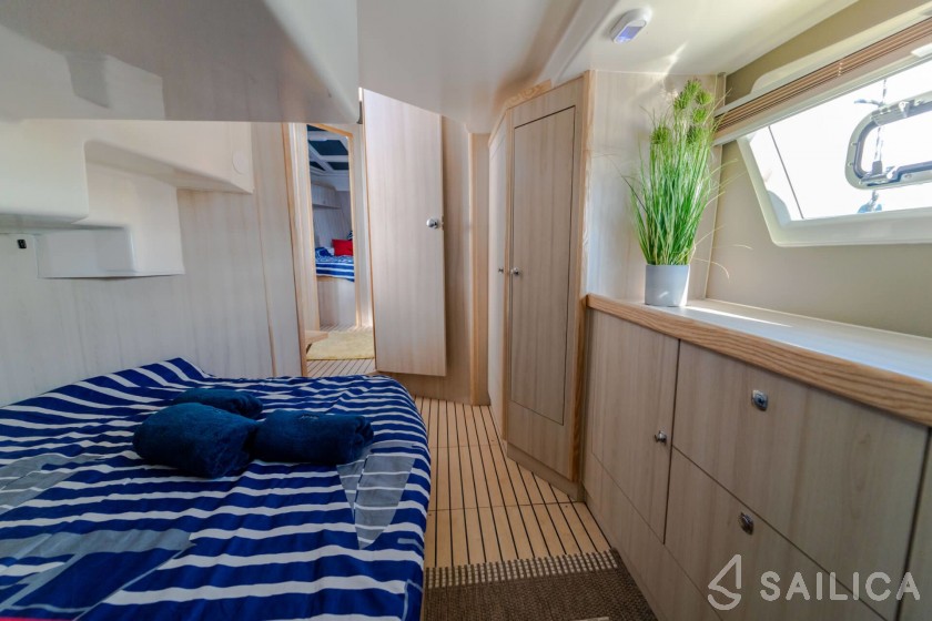 Delphia Escape 1150 - Yacht Charter Sailica