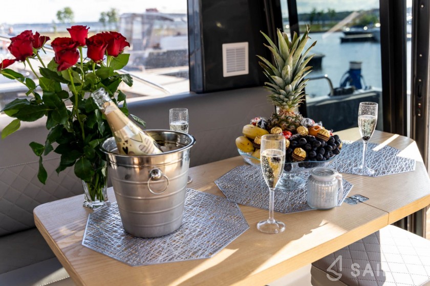 Delphia Escape 1150 - Yacht Charter Sailica