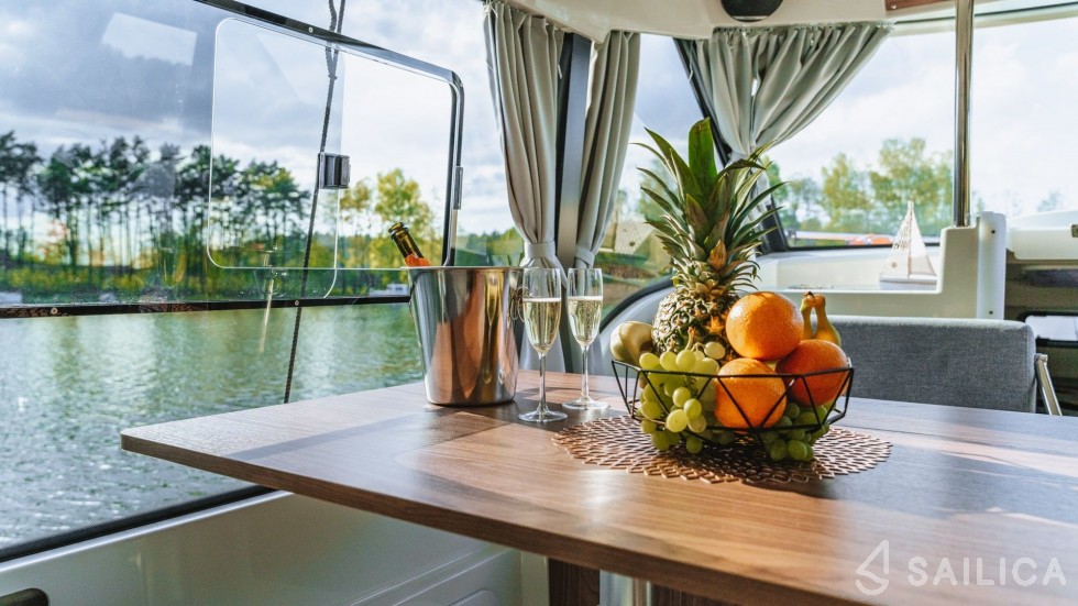 Delphia Escape 1150 - Yacht Charter Sailica