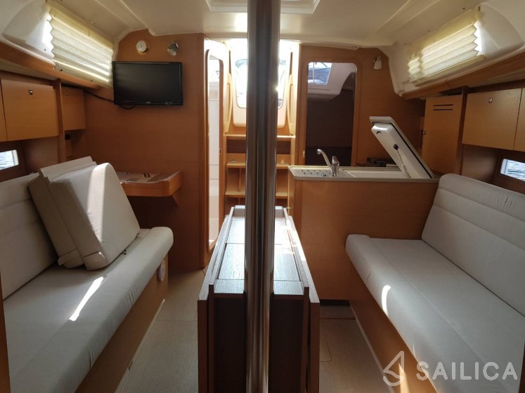 Dufour 310 GL - Yacht Charter Sailica