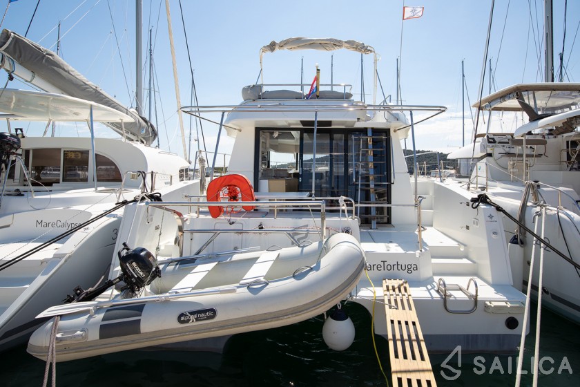 MY 37 - Yacht Charter Sailica