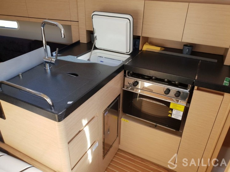 Hanse 348 - Yacht Charter Sailica