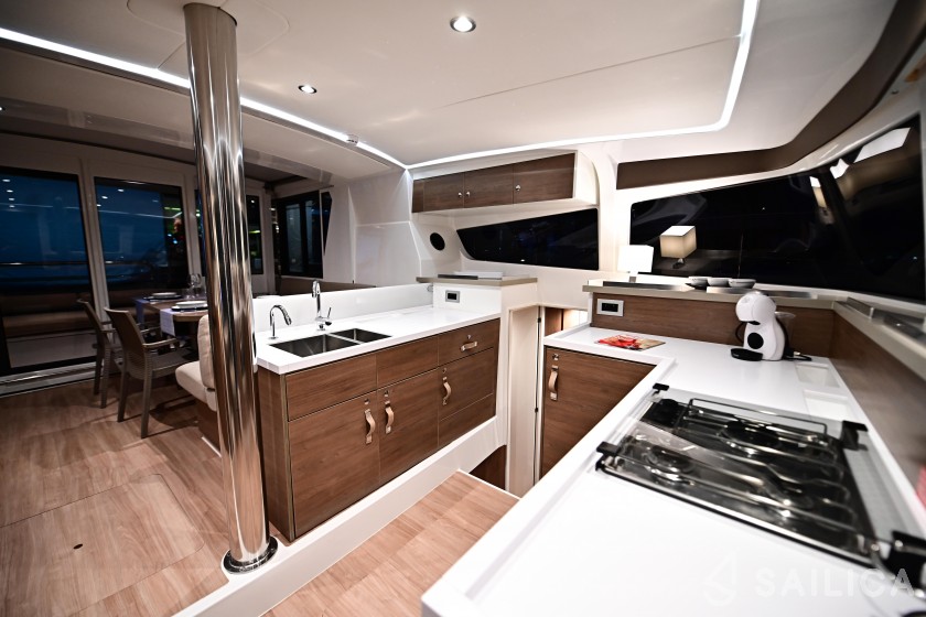 Bali 4.2 - Yacht Charter Sailica