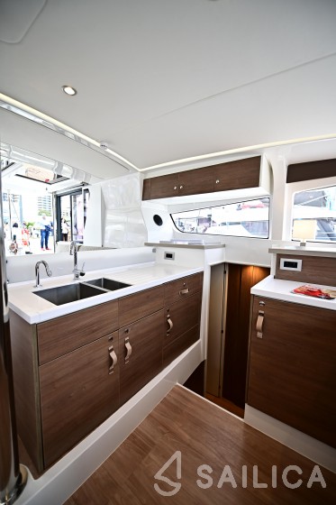 Bali 4.2 - Yacht Charter Sailica
