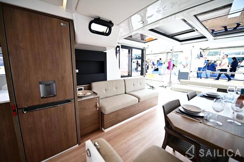 Bali 4.2 - Yacht Charter Sailica