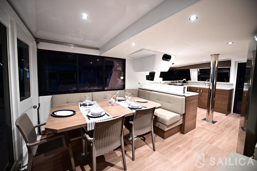 Bali 4.2 - Yacht Charter Sailica