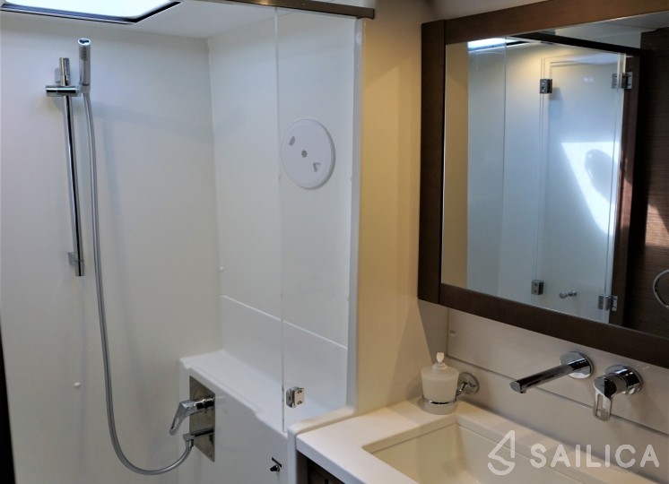 Lagoon 450 S - 4 + 2 cab. - Yacht Charter Sailica