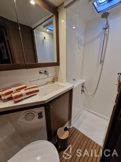 Lagoon 450 S - 4 + 2 cab. - Yacht Charter Sailica