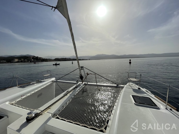 Lagoon 450 S - 4 + 2 cab. - Yacht Charter Sailica
