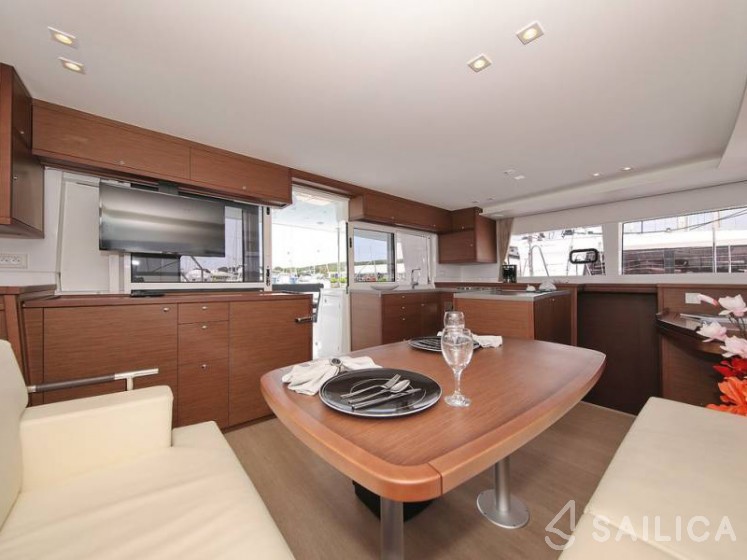 Lagoon 450 S - 4 + 2 cab. - Yacht Charter Sailica