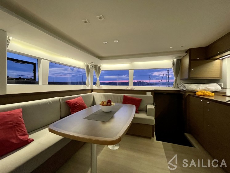 Lagoon 450 S - 4 + 2 cab. - Yacht Charter Sailica