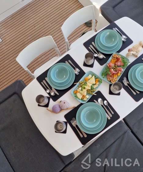 Lagoon 450 S - 4 + 2 cab. - Yacht Charter Sailica