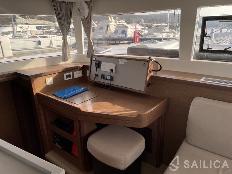 Lagoon 450 S - 4 + 2 cab. - Yacht Charter Sailica
