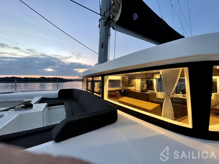 Lagoon 450 S - 4 + 2 cab. - Yacht Charter Sailica