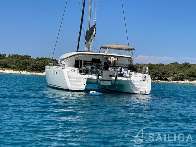 Lagoon 450 S - 4 + 2 cab. - Yacht Charter Sailica