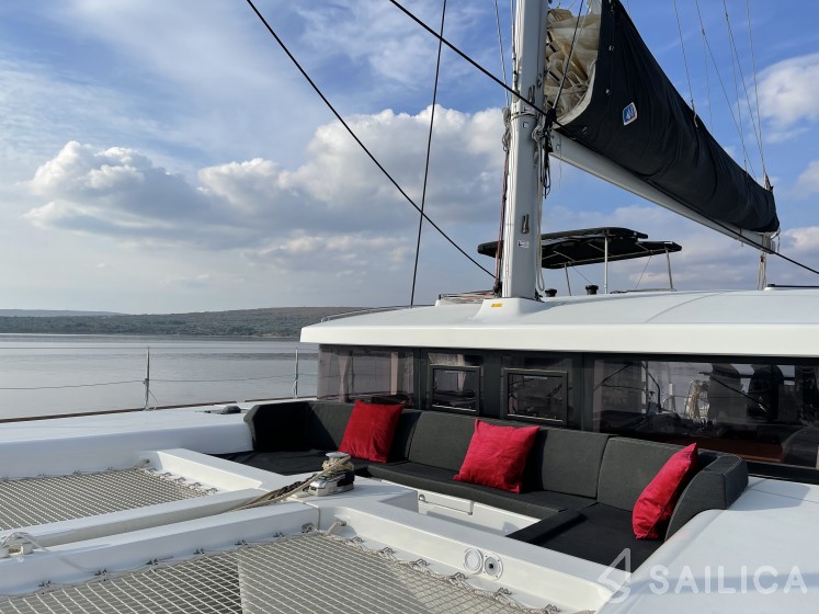 Lagoon 450 S - 4 + 2 cab. - Yacht Charter Sailica