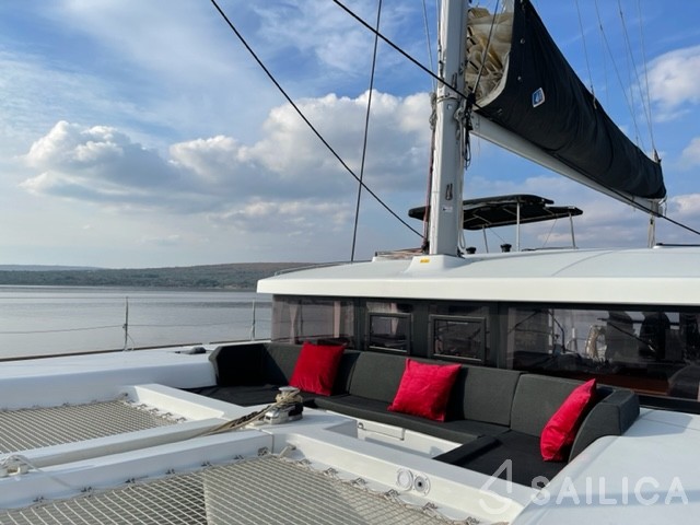 Lagoon 450 S - 4 + 2 cab. - Yacht Charter Sailica