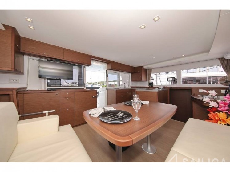 Lagoon 450 S - 4 + 2 cab. - Yacht Charter Sailica