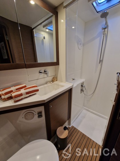 Lagoon 450 S - 4 + 2 cab. - Yacht Charter Sailica