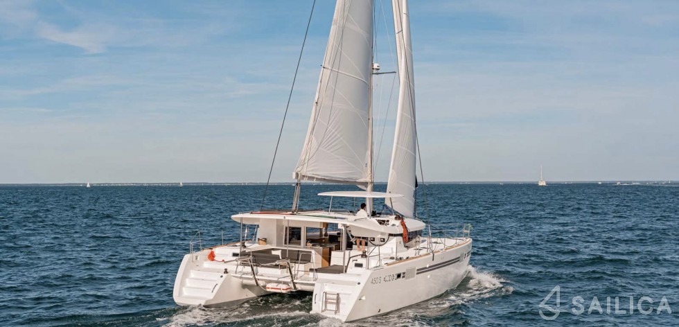 Lagoon 450 S - 4 + 2 cab. - Yacht Charter Sailica