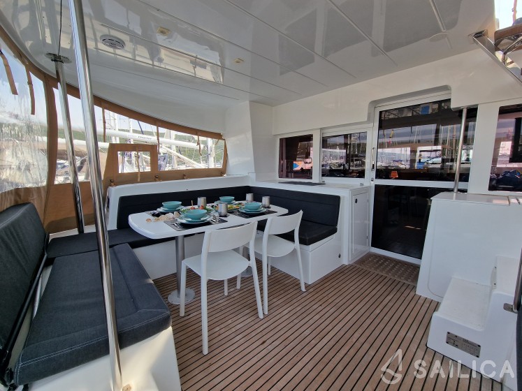Lagoon 450 S - 4 + 2 cab. - Yacht Charter Sailica