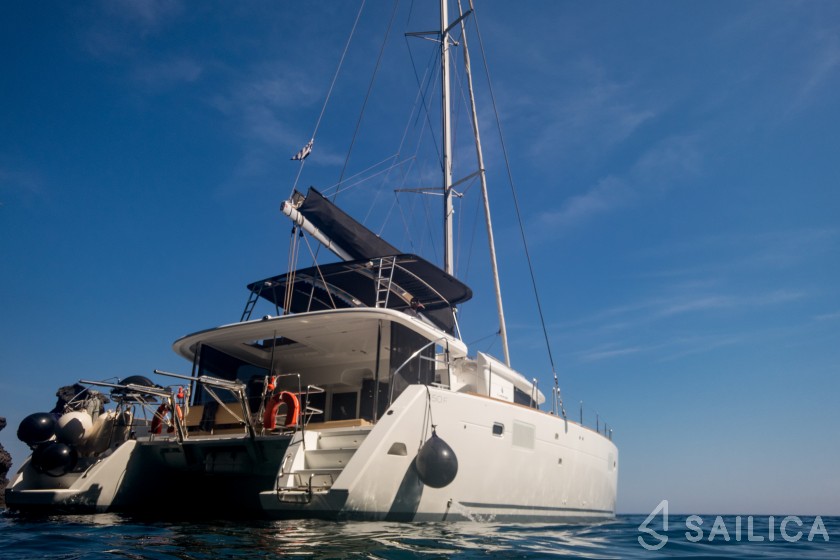 Lagoon 450  Flybridge - Yacht Charter Sailica