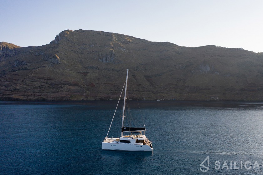 Lagoon 450  Flybridge - Yacht Charter Sailica