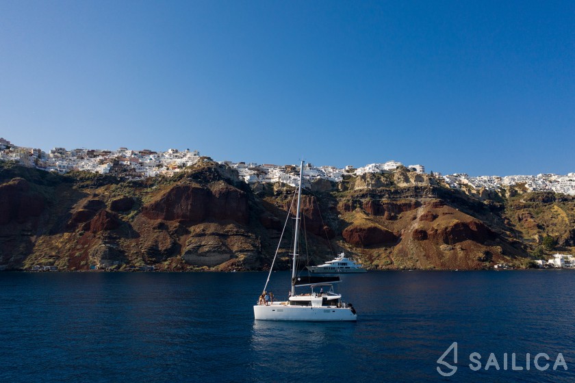 Lagoon 450  Flybridge - Yacht Charter Sailica
