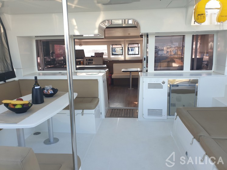 Lagoon 450  Flybridge - Yacht Charter Sailica