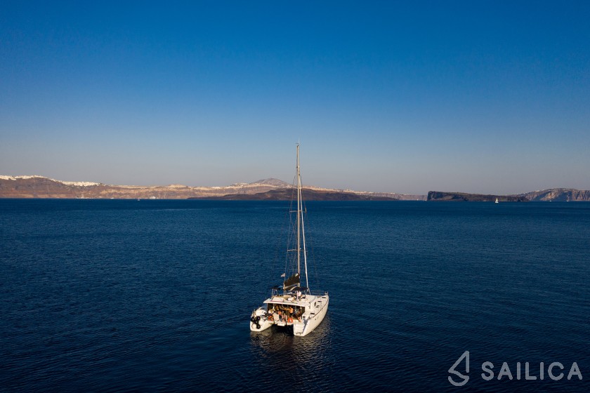 Lagoon 450  Flybridge - Yacht Charter Sailica