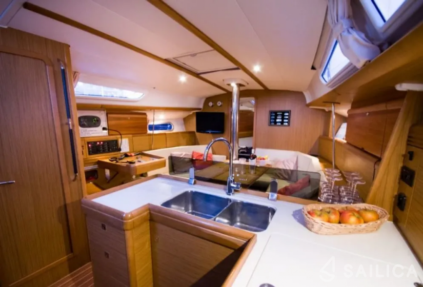 Sun Odyssey 39i - Yacht Charter Sailica